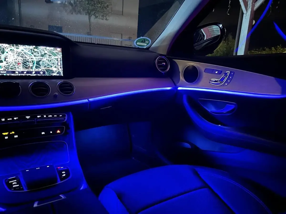 Gebraucht Mercedes E300 Night 306 PS (225 kW) 2021 Silber Kombi