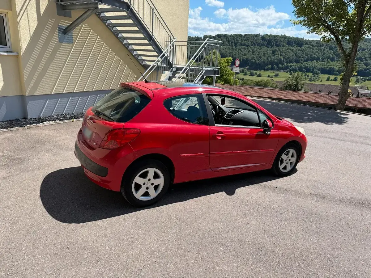 Gebraucht Peugeot 207 88 PS (64 kW) 2006 Rot Kleinwagen