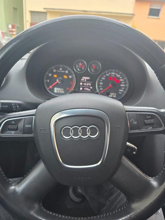 Gebraucht Audi A3 Attraction 102 PS (75 kW) 2010 Grau Limousine