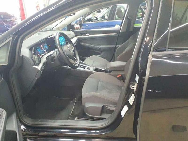 Gebraucht VW Golf VIII Life 150 PS (110 kW) 2023 Deep black perleffekt Kombi