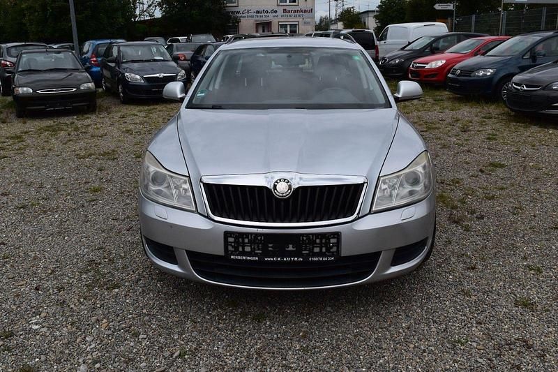 Gebraucht Skoda Octavia Ambiente 160 PS (117 kW) 2009 Silber Kombi