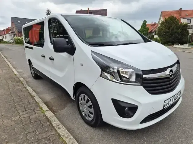 Gebraucht Opel Vivaro 145 PS (106 kW) 2018 Casablanca weiß Van / Kleinbus