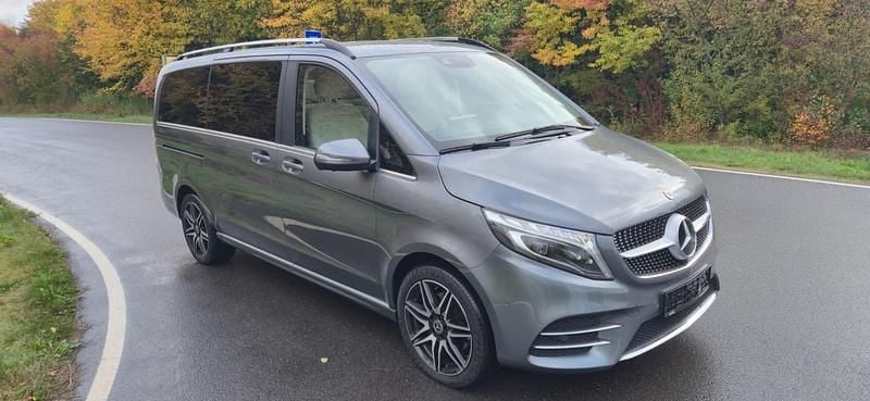Grau Gebraucht 2021 Mercedes V300 Exclusive Van / Kleinbus | 59.900 € (Superpreis) - Bild 1/4