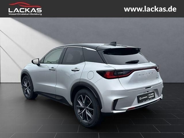 Neu Lexus LBX 136 PS (100 kW) 2025 Silber SUV