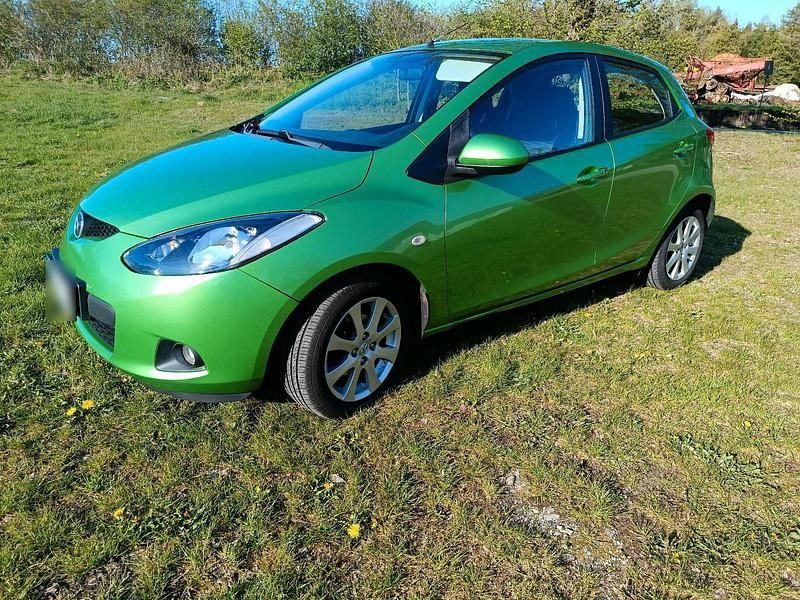 Second-hand Mazda 2 86 CP (63 kW) 2009 Verde Hatchback