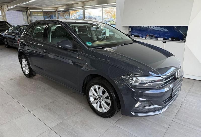 Grau Gebraucht 2021 VW Polo Comfortline Limousine | 13.590 € (Fairer Preis) - Bild 1/4