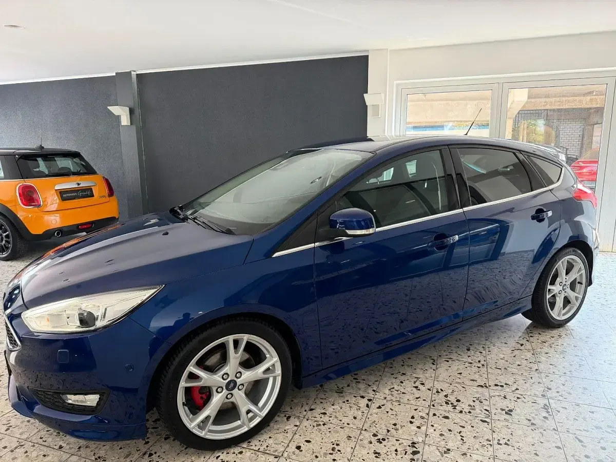 Gebraucht Ford Focus Titanium 182 PS (133 kW) 2016 Blau Limousine