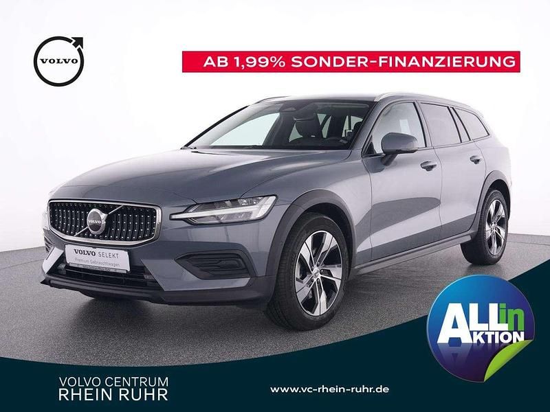 Gebraucht Volvo V60 CC Plus 197 PS (144 kW) 2024 Grau thunder grey / metallic Kombi