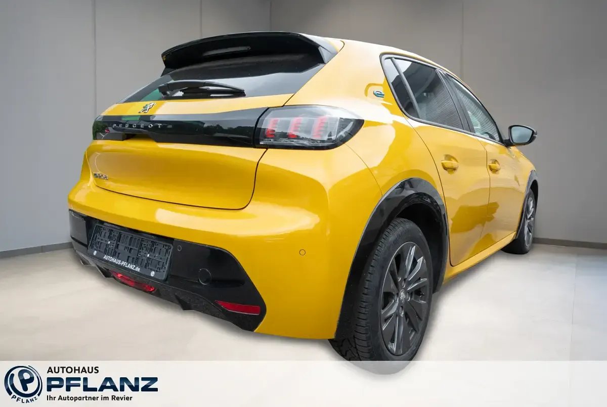 Gebraucht Peugeot e-208 Allure 100 kW (136 PS) 2022 Gelb Kleinwagen