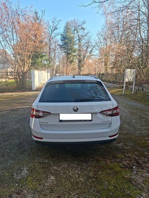 Gebraucht Skoda Superb Ambition 150 PS (110 kW) 2015 Weiß Kombi