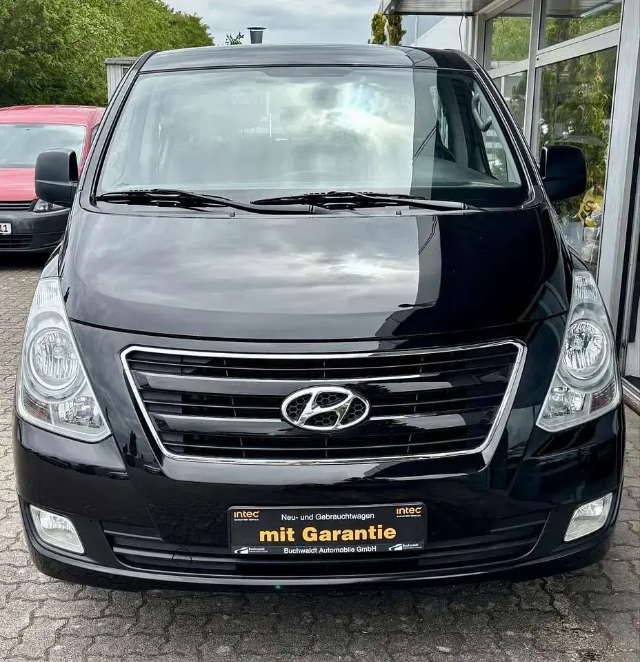 Gebraucht Hyundai H-1 Classic 116 PS (85 kW) 2017 Schwarz Van / Kleinbus