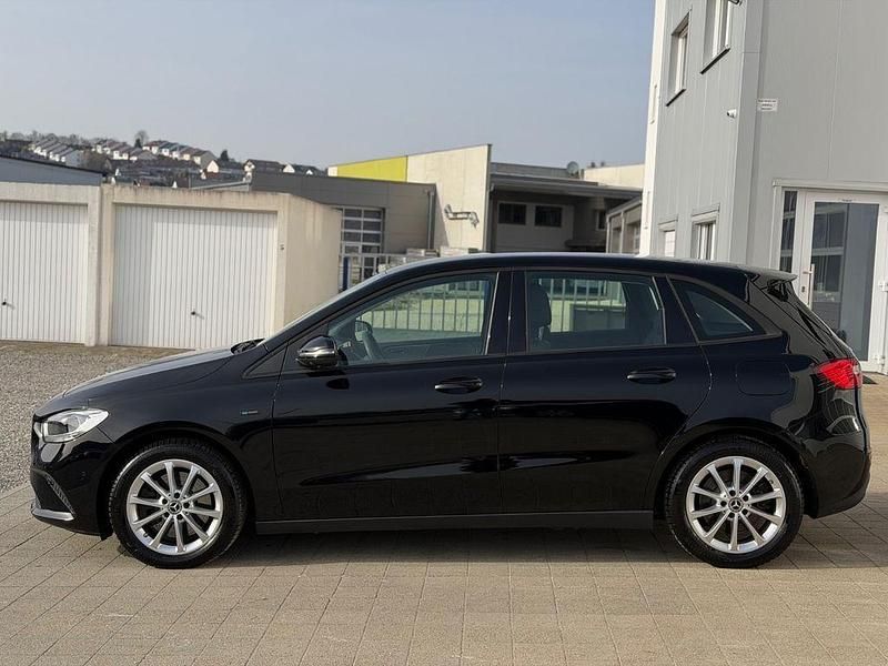 Gebraucht Mercedes B250 160 PS (117 kW) 2020 Schwarz Van / Kleinbus