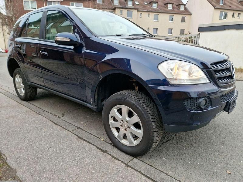 Gebraucht Mercedes ML320 224 PS (164 kW) 2006 Blau SUV
