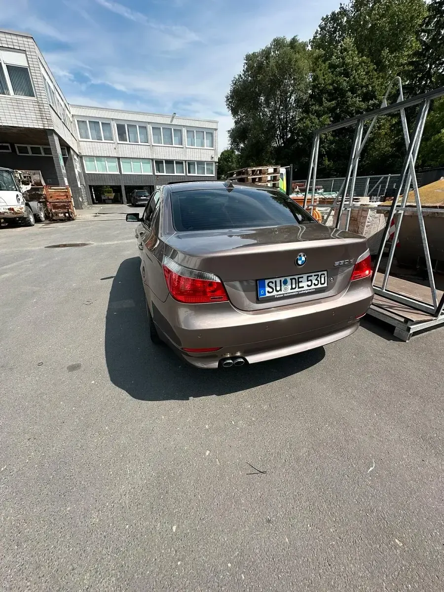 Gebraucht BMW 530 218 PS (160 kW) 2005 Braun Limousine