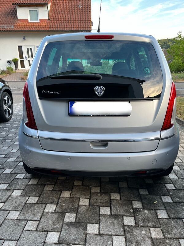 Silber Gebraucht 2008 Lancia Musa Van / Kleinbus | 8.900 € - Bild 1/4