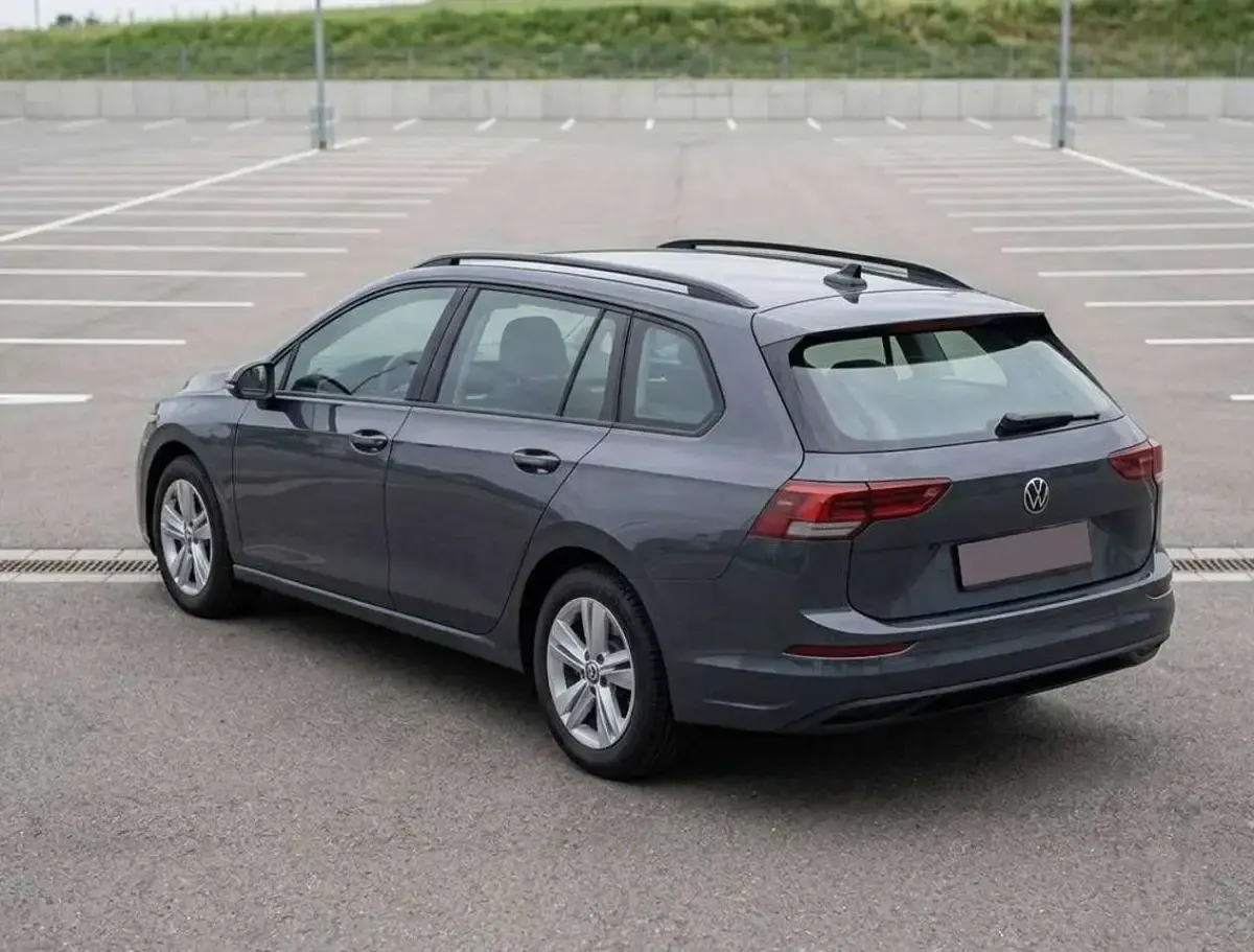 Gebraucht VW Golf VIII 116 PS (85 kW) 2022 Grau Kombi