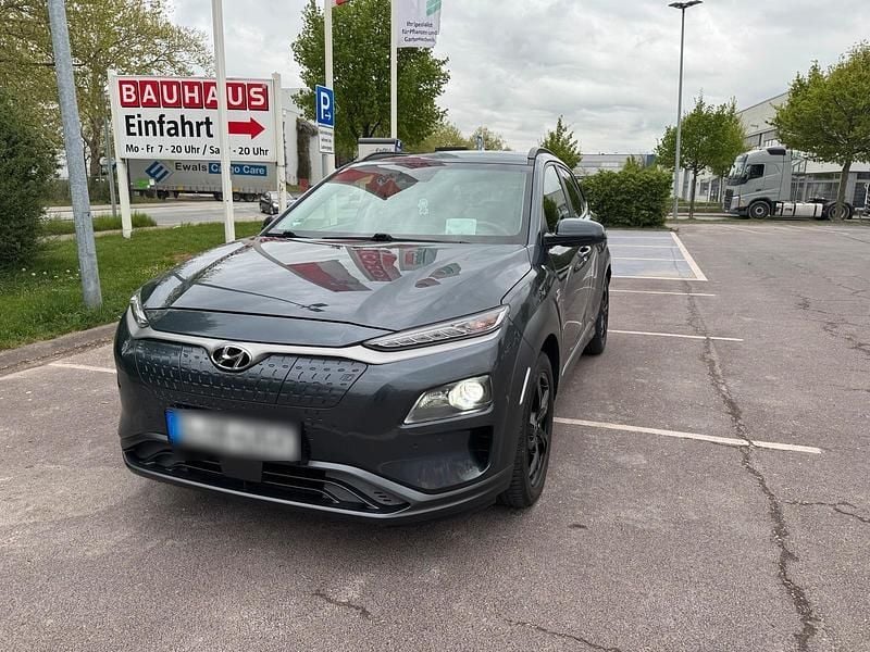 Grau Gebraucht 2018 Hyundai Kona SUV | 15.000 € (Superpreis) - Bild 1/4