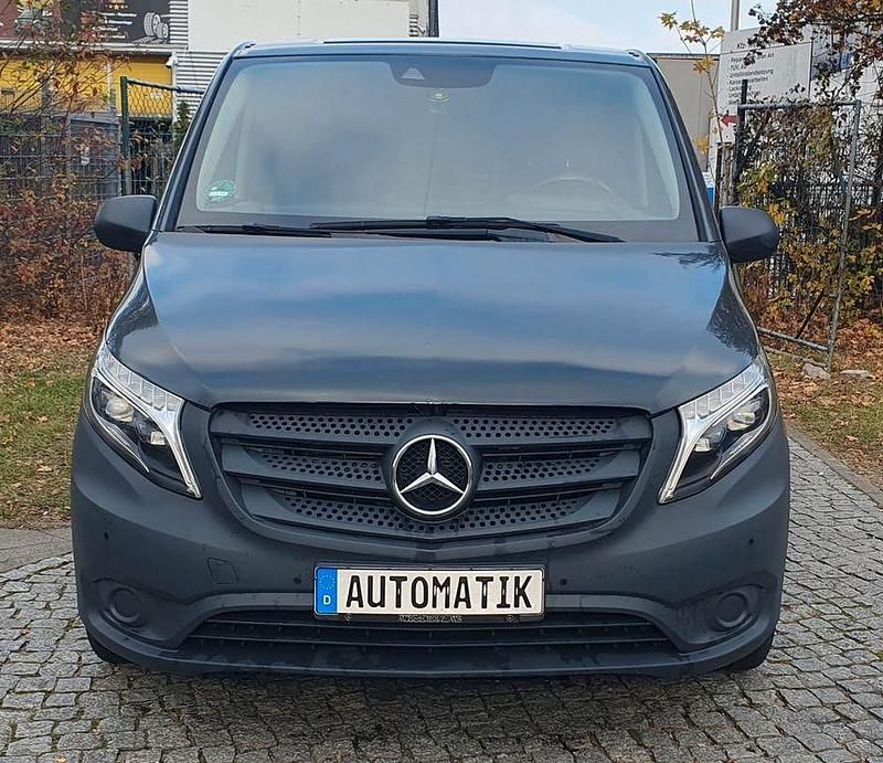 Grau Gebraucht 2019 Mercedes Vito Van / Kleinbus | 25.900 € (Fairer Preis) - Bild 1/4