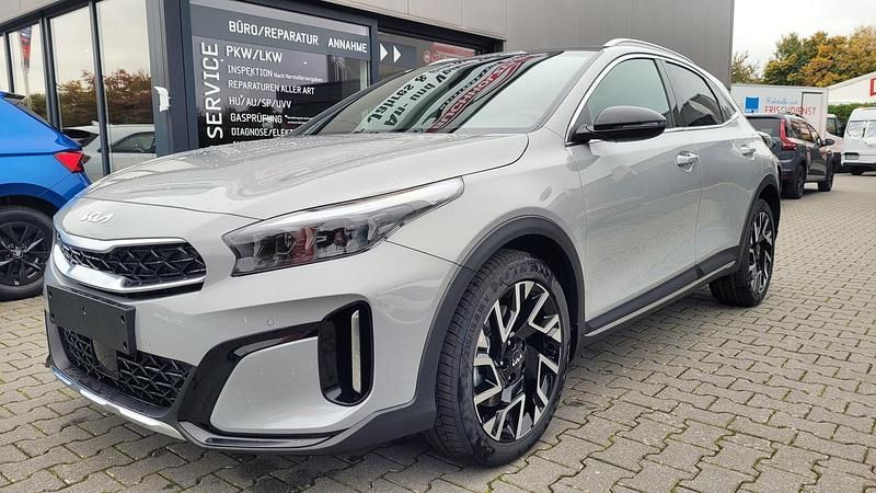 Neu Kia XCeed 179 PS (131 kW) 2025 Wolfsgrau SUV