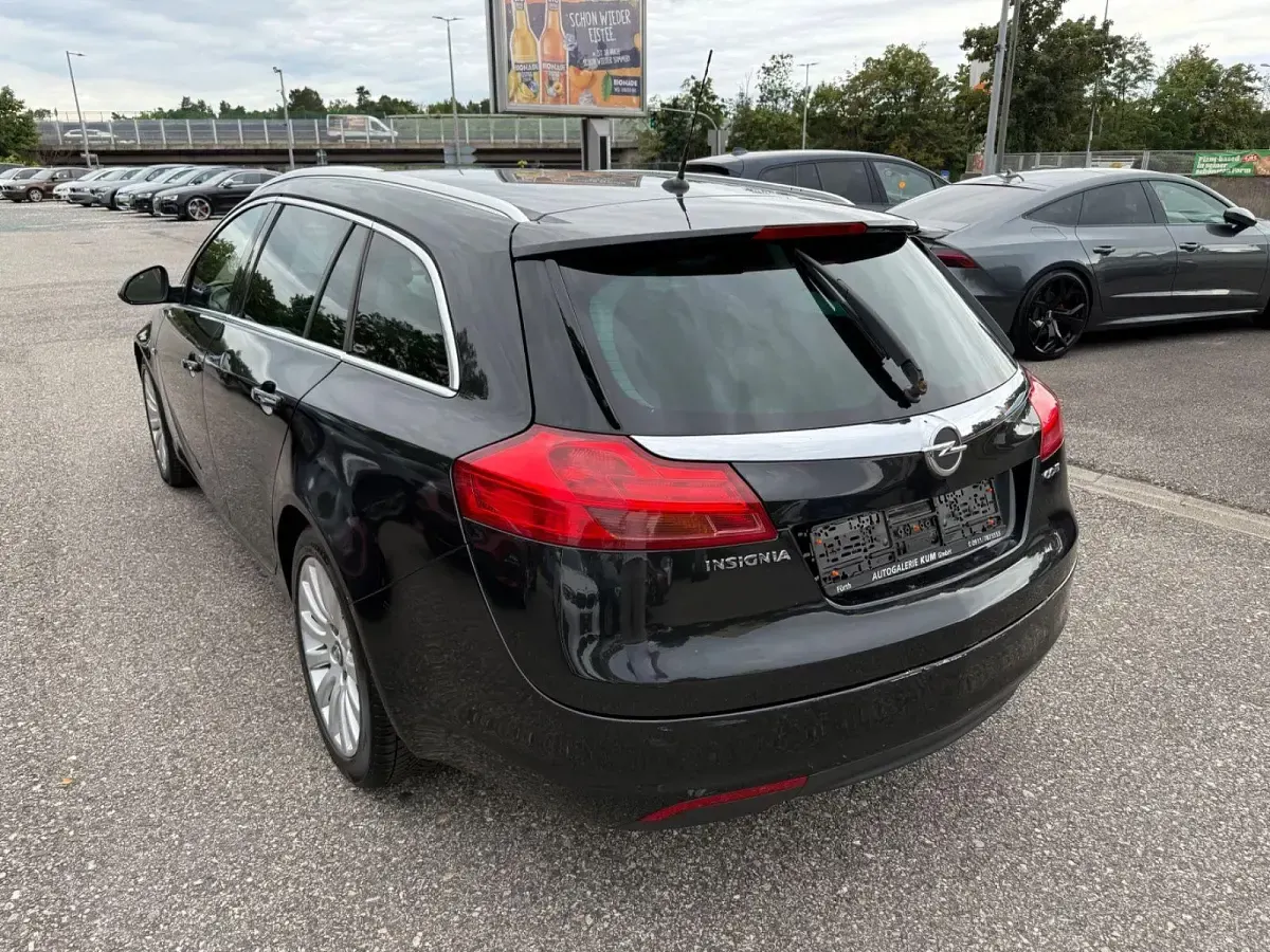 Gebraucht Opel Insignia Innovation 160 PS (117 kW) 2011 Schwarz Kombi