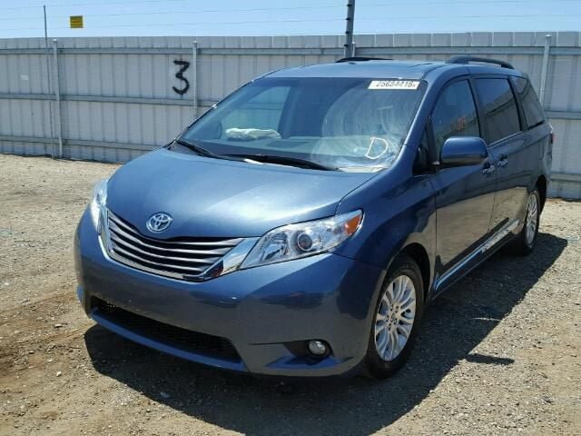 Gebraucht Toyota Sienna 366 PS (269 kW) 2016 Blau Van / Kleinbus