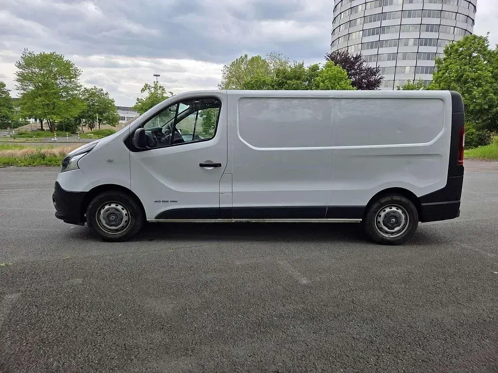 Gebraucht Renault Trafic Komfort 145 PS (106 kW) 2018 Weiß Van / Kleinbus