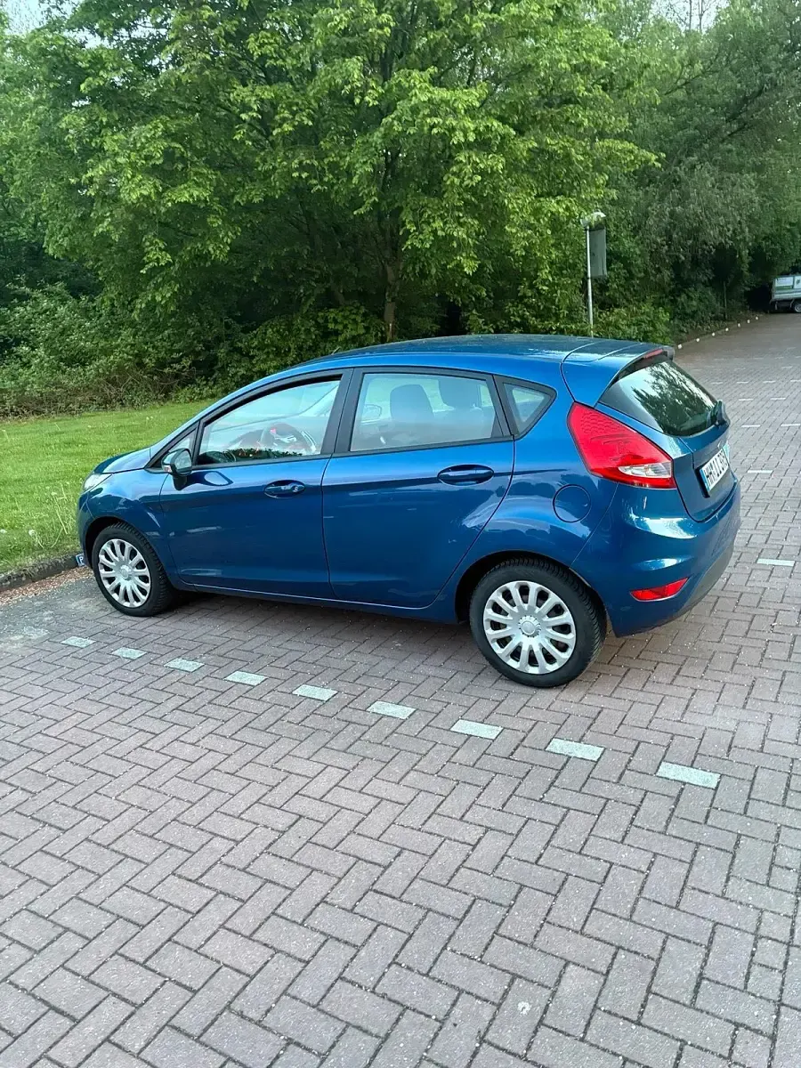 Gebraucht Ford Fiesta 125 PS (91 kW) 2010 Blau Kleinwagen