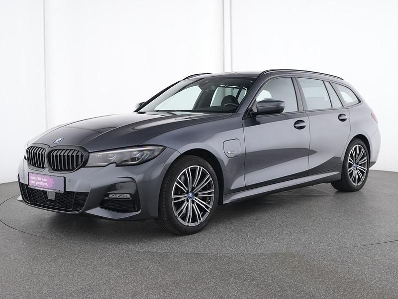 Mineralgrau Gebraucht 2021 BMW 320e M Sport Limousine | 29.654 € (Fairer Preis) - Bild 1/4