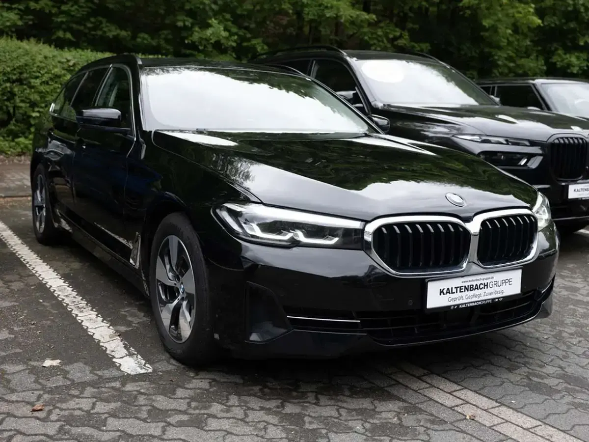 Używany BMW 520 Efficient Dynamics 190 KM (139 kW) 2023 Czarny Kombi