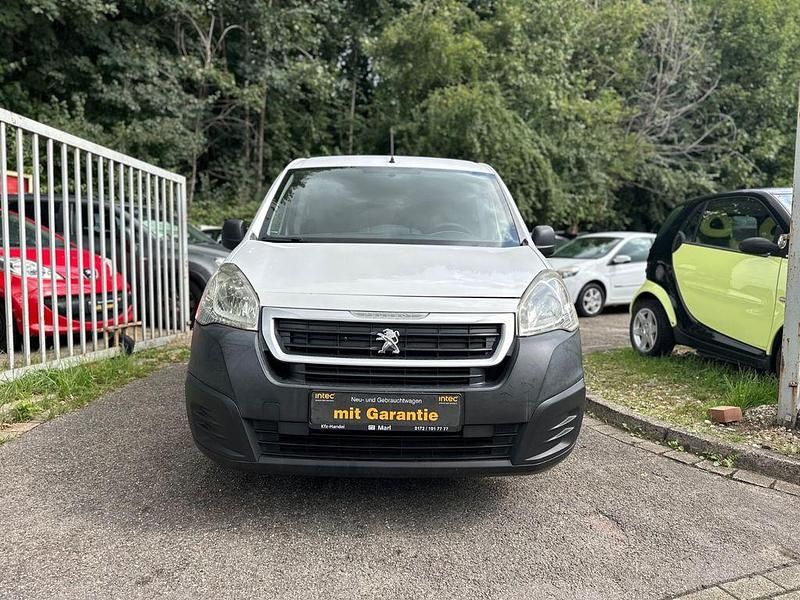 Weiß Gebraucht 2017 Peugeot Partner Premium Van | 6.999 € (Guter Preis) - Bild 1/4