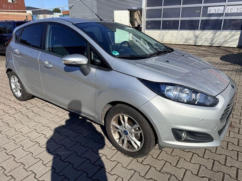 Gebraucht Ford Fiesta SYNC Edition 75 PS (55 kW) 2015 Silber Limousine