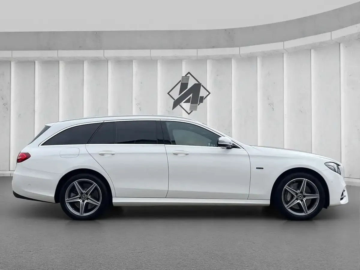 Gebraucht Mercedes 300 AMG line 306 PS (225 kW) 2020 Polarweiss  unilack Kombi