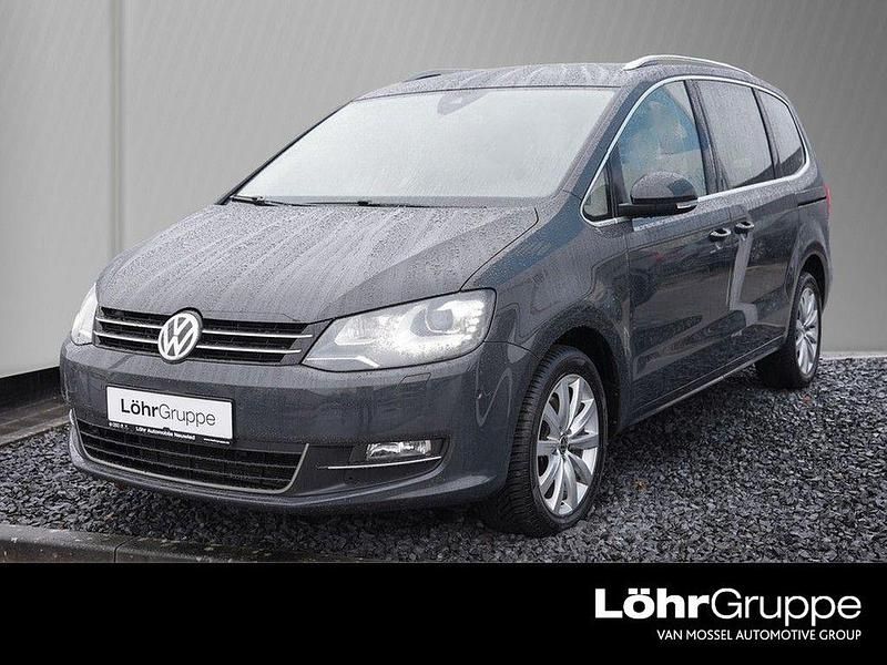 Grau Gebraucht 2016 VW Sharan Highline Van / Kleinbus | 21.980 € (Guter Preis) - Bild 1/4