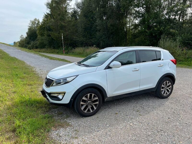 Weiß Gebraucht 2014 Kia Sportage FIFA World Cup Edition SUV | 10.999 € (Etwas zu teuer) - Bild 1/4