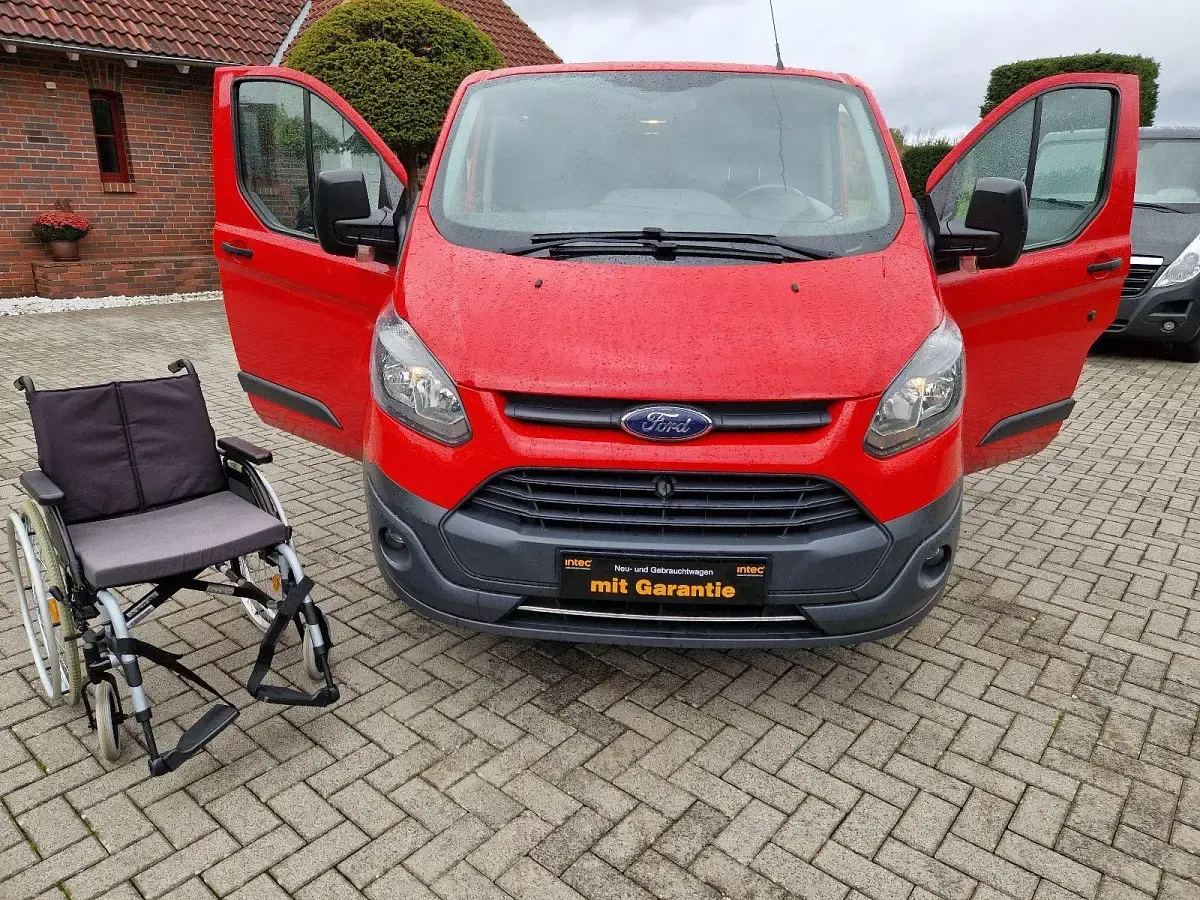 Gebraucht Ford Transit Custom 131 PS (96 kW) 2017 Rot Van / Kleinbus