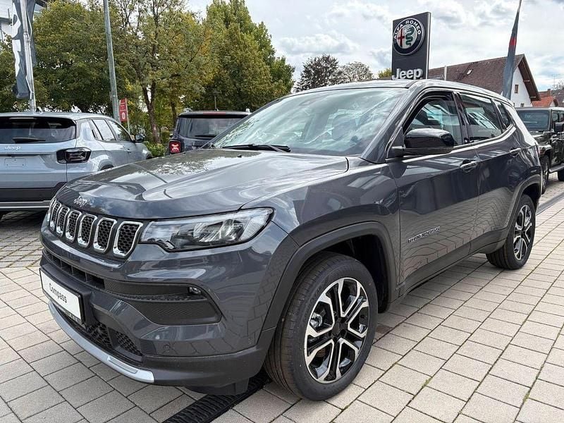 Grau Neu 2025 Jeep Compass Altitude SUV | 34.900 € (Teuer) - Bild 1/4