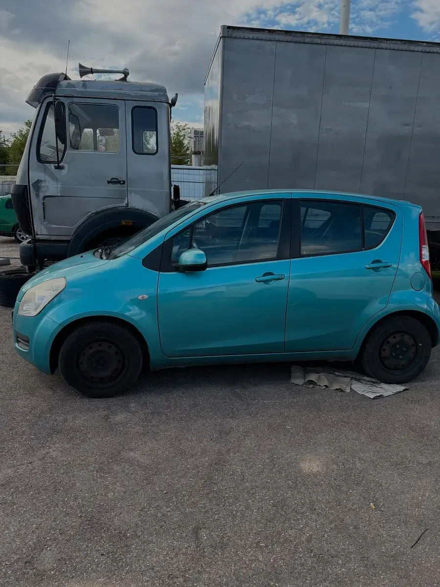 Gebraucht Suzuki Splash 86 PS (63 kW) 2011 Blau Kleinwagen