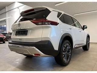 Neu Nissan X-Trail Tekna 163 PS (119 kW) 2026 Champagne silver / dach schwar SUV