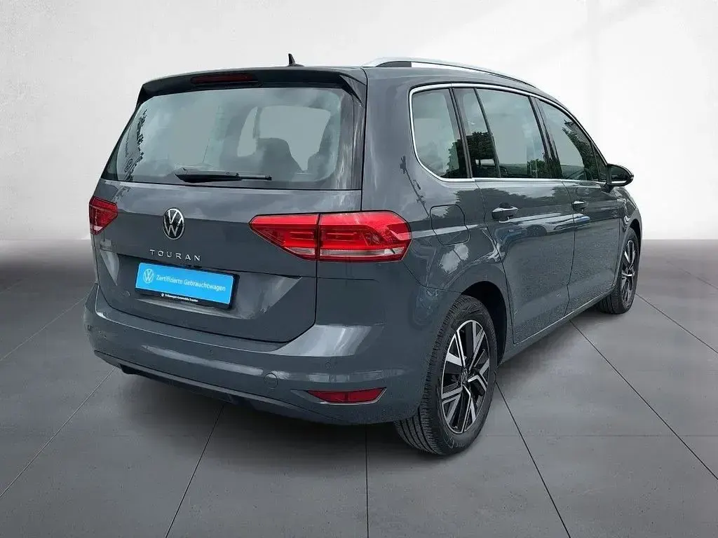 Gebraucht VW Touran Highline 150 PS (110 kW) 2023 Delfingrau metallic Van / Kleinbus