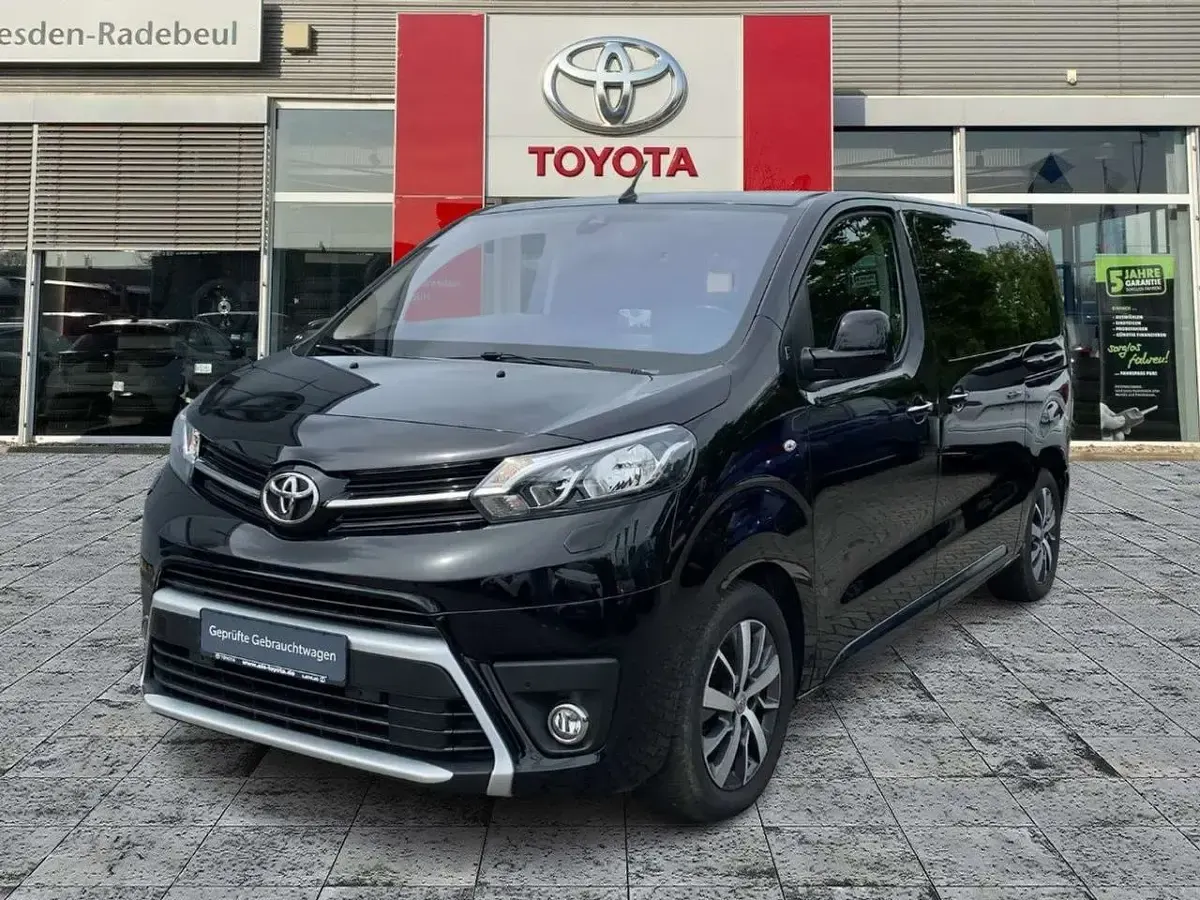 Gebraucht Toyota Proace Verso Team 150 PS (110 kW) 2018 Schwarz Kombi