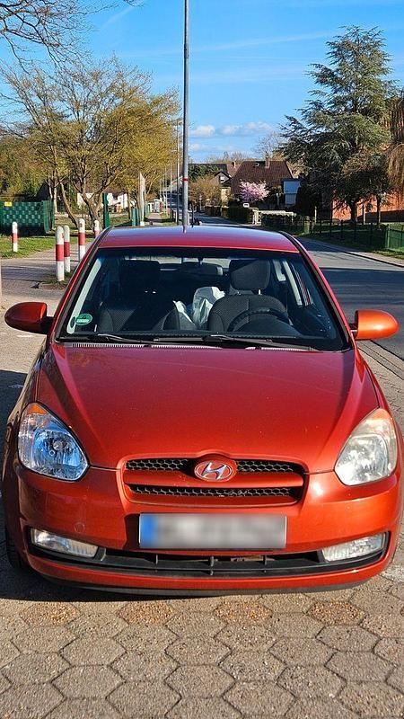Gebraucht Hyundai Accent 97 PS (71 kW) 2007 Rot Limousine