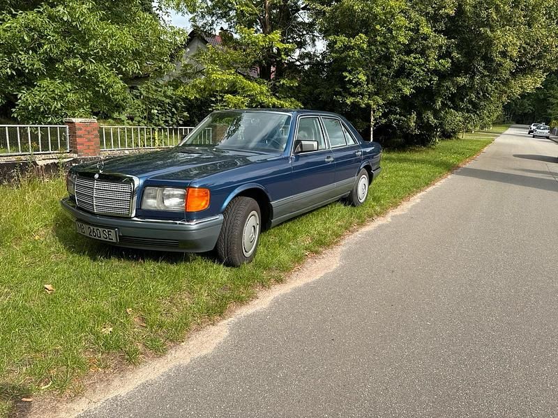 Blau Gebraucht 1986 Mercedes 260 Limousine | 10.800 € - Bild 1/4
