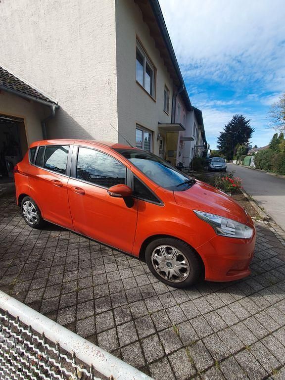 Rot Gebraucht 2013 Ford B-MAX Titanium Van / Kleinbus | 3.999 € (Fairer Preis) - Bild 1/4