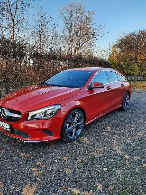 Gebraucht Mercedes CLA180 122 PS (89 kW) 2019 Rot Limousine