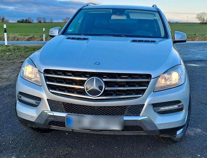 Silber Gebraucht 2012 Mercedes ML350 SUV | 16.000 € (Teuer) - Bild 1/4