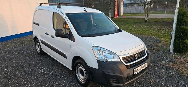 Gebraucht Peugeot Partner Premium 99 PS (72 kW) 2019 Weiß Van / Kleinbus
