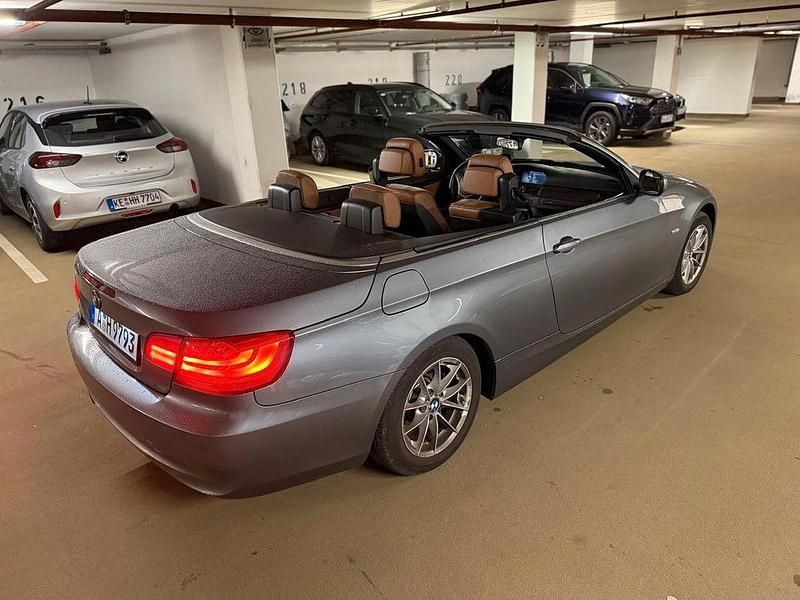 Gebraucht BMW 318 Cabriolet 143 PS (105 kW) 2011 Silber Cabrio