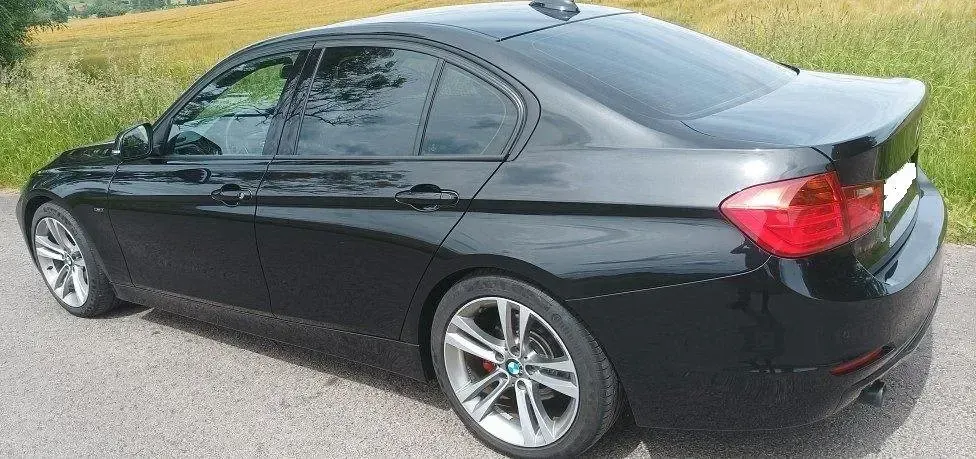 Gebraucht BMW 320 Sport Line 184 PS (135 kW) 2013 Schwarz Limousine