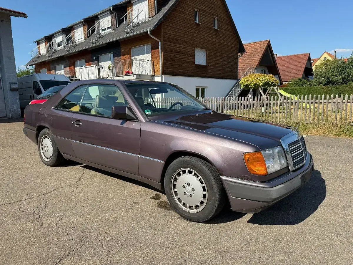 Gebraucht Mercedes 230 132 PS (97 kW) 1991 Braun Coupé