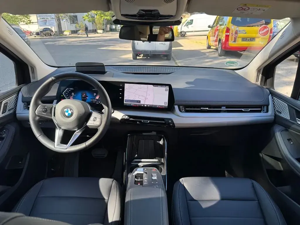 Gebraucht BMW 218 150 PS (110 kW) 2024 Schwarz ii/bonnet fluid black Coupé